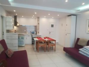 a kitchen with a table and chairs in a room at Apartamenty Super Kołobrzeg in Kołobrzeg