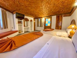 Postel nebo postele na pokoji v ubytování Suites Paraiso Tequis + 37 fotografií