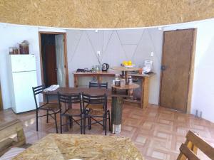a kitchen and dining room with a table and chairs at Casa domo San Fabián de Alico in San Fabián de Alico