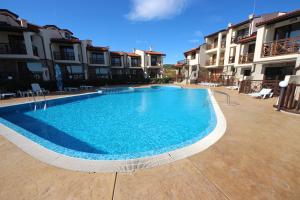 a large blue swimming pool in front of some buildings at Menada Imperial Heights Villas in Sunny Beach