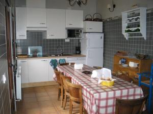 A kitchen or kitchenette at Casa Rural Duquesa De La Conquista de Ávila