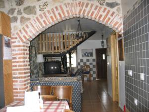 A restaurant or other place to eat at Casa Rural Duquesa De La Conquista de Ávila