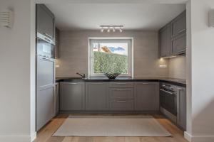 Kuchyňa alebo kuchynka v ubytovaní Finest Ski Chalet Leogang by All in One Apartments