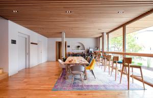 a dining room with a table and chairs at Hotel & Restaurant Zur Glocke in Höchstädt an der Donau