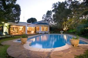 Swimming pool sa o malapit sa Lupus Den Country House B&B