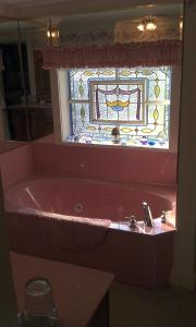 Gallery image of 2439 Fairfield "A Bed and Breakfast" in Shreveport