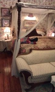 Gallery image of 2439 Fairfield "A Bed and Breakfast" in Shreveport