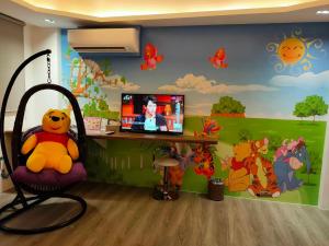 Uma TV ou centro de entretenimento em Wujie Childlike B&B