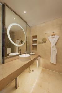 Ванная комната в Holiday Inn Taicang City Centre, an IHG Hotel