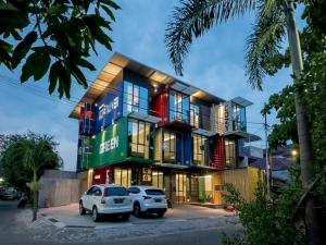 a building with cars parked in front of it at RedDoorz near Taman Rejomulyo in Semarang