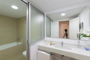 Fotografia z galérie ubytovania Very central and sunny apartment in Gran Via v destinácii Valencia