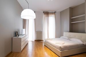 Cadorna Apartments tesisinde bir odada yatak veya yataklar