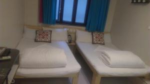 Un pat sau paturi într-o cameră la New hoover hostel