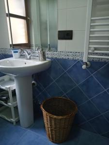 A bathroom at CASA RURAL LA MONTESINA