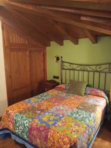 A bed or beds in a room at CASA RURAL LA MONTESINA