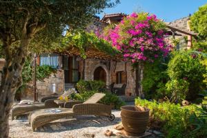 Κήπος έξω από το Serenity Estate