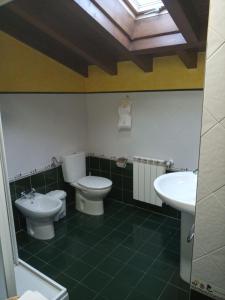 Vonios kambarys apgyvendinimo įstaigoje CASA RURAL LA MONTESINA