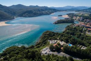 an aerial view of a river and a beach at Bungalows Portuondo parking gratuito in Mundaka