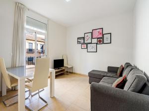 a living room with a couch and a table at OYO Style Apartments Puerto in Valencia
