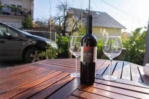 Nápoje v ubytovaní Apartment Maksimir Yard Zagreb