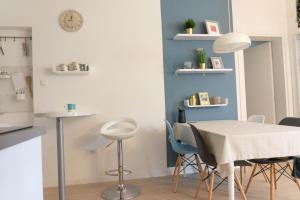 Kuchyňa alebo kuchynka v ubytovaní Apartment Maksimir Yard Zagreb + 10 fotografií