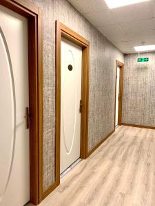 a hallway with a door leading to a bathroom at Express İnci Hotel in Istanbul