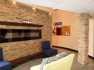 Travelodge by Wyndham Cleveland Lakewood