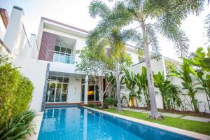 Bazén v ubytování Two Villas HOLIDAY - Oxygen Style Bang Tao Beach, Phuket nebo v jeho okolí
