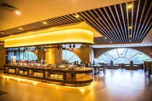 南京玄武湖智选假日酒店餐厅或其他用餐的地方