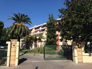 Το κτήριο όπου στεγάζεται  το διαμέρισμα