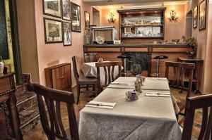 a restaurant with a table and chairs and a bar at Hotel Victoria in Taormina