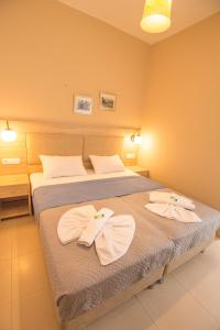 Postel nebo postele na pokoji v ubytování Mastorakis Hotel and Studios