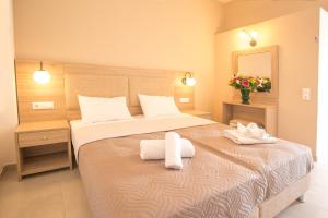 Postel nebo postele na pokoji v ubytování Mastorakis Hotel and Studios