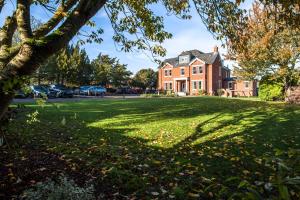 Afbeelding uit fotogalerij van The Lodge Duxford in Duxford