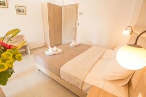 Postel nebo postele na pokoji v ubytování Mastorakis Hotel and Studios