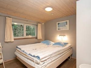 En eller flere senge i et værelse på 10 person holiday home in Ringk bing