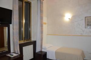 Et tv og/eller underholdning på Roma Carina