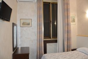 Et tv og/eller underholdning på Roma Carina + 27 billeder