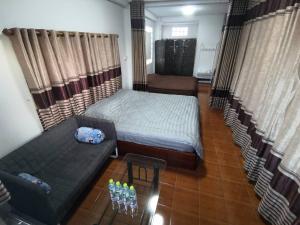 Postel nebo postele na pokoji v ubytování บ้านพรศรี Homestay