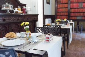 Jedlo v ubytovaní bed & breakfast alebo blízkom okolí