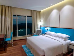 Hyatt Regency Thrissur客房内的一张或多张床位