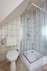 A bathroom at Óvár Apartman