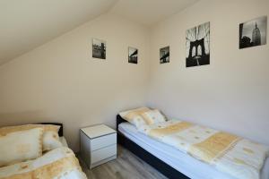 A bed or beds in a room at Óvár Apartman