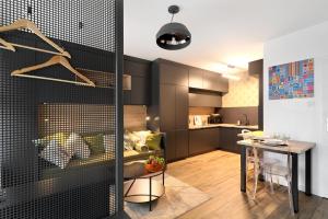 Dapur atau dapur kecil di Krupnicza Premium Apartments