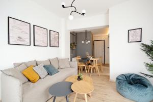 Predel za sedenje v nastanitvi Odyssey Residence