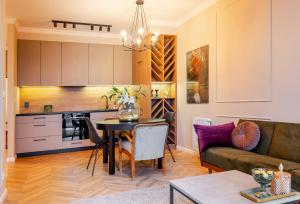 Kuchyňa alebo kuchynka v ubytovaní Apartament 53 Długie Ogrody Gdańsk