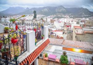 Uma vista geral da montanha ou uma vista da montanha a partir do riad