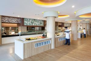 
Una cocina o zona de cocina en Hotel Riu Chiclana - All Inclusive
