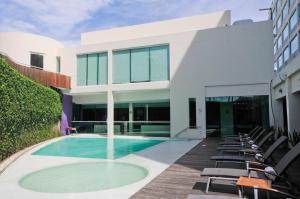 The swimming pool at or close to Crowne Plaza Villahermosa, an IHG Hotel