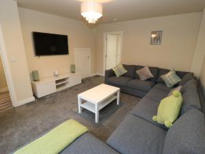 A seating area at Modern Town House Shepley